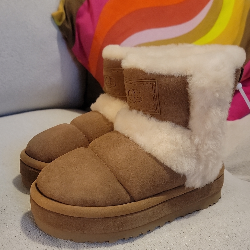 UGG 🔥 Ladies Tan and Cream Cozy Boots NEW !! - Picture 2 of 6